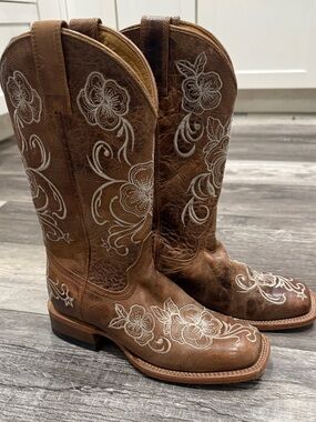 Shyanne Floral Embroidered Women’s Western Boots